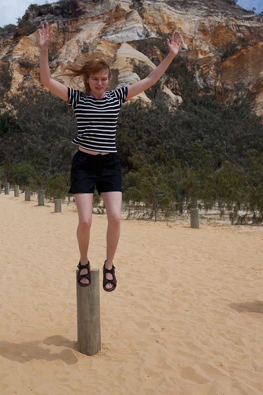 Hop fra pæl på Fraser Island